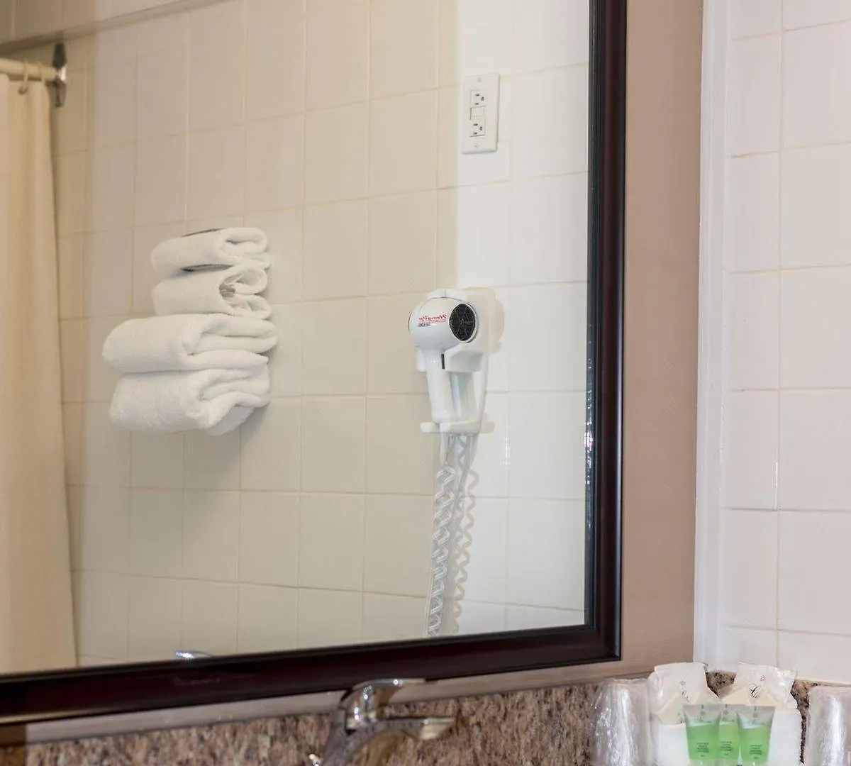 Capital Hill Hotel & Suites Ottawa